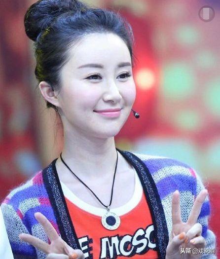 從小父母離異「10歲失去母親」無依靠！努力向上「出道26年零緋聞」  網友大讚：最乾淨女星