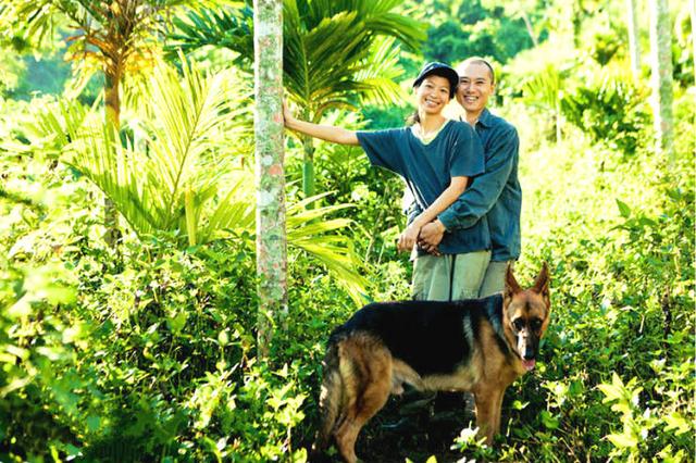 30歲小夫妻看盡世間百態「辭工作賣房」赴世外桃源!「隱居深山」養馬劈柴相愛到老