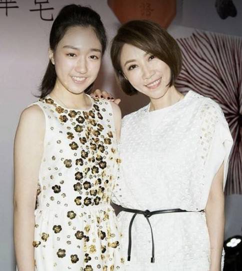 檢場氣噗噗！16歲女兒留學「偷跑夜店被抓包」還說謊　他立馬飛美國「月砸18萬監控」