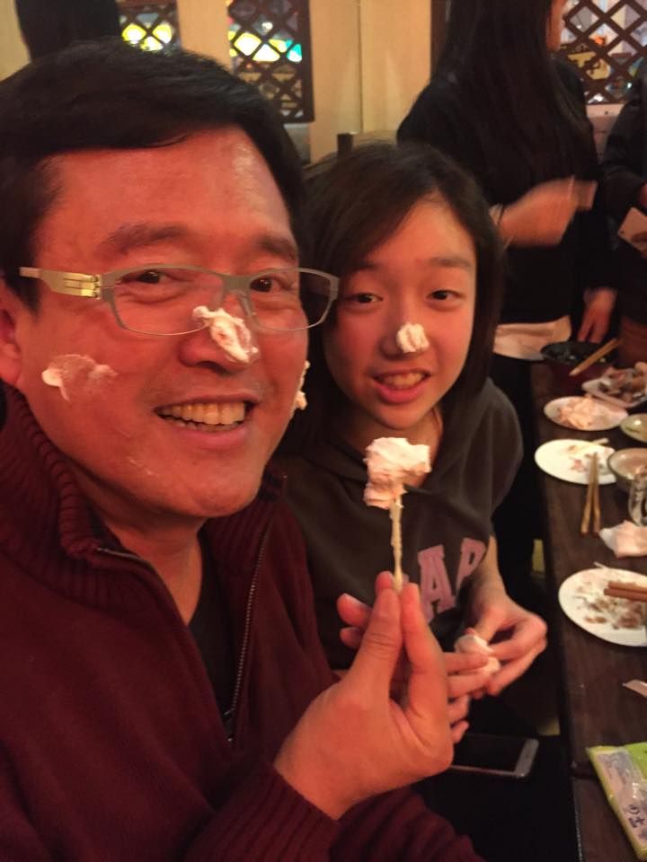 檢場氣噗噗！16歲女兒留學「偷跑夜店被抓包」還說謊　他立馬飛美國「月砸18萬監控」