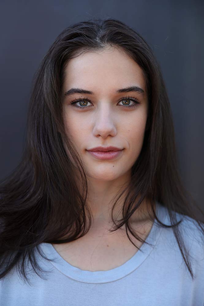 約翰屈伏塔女兒「青春期外貌似大嬸」被笑長歪！　18歲近照曝光「逆襲變空靈系女神」美翻天