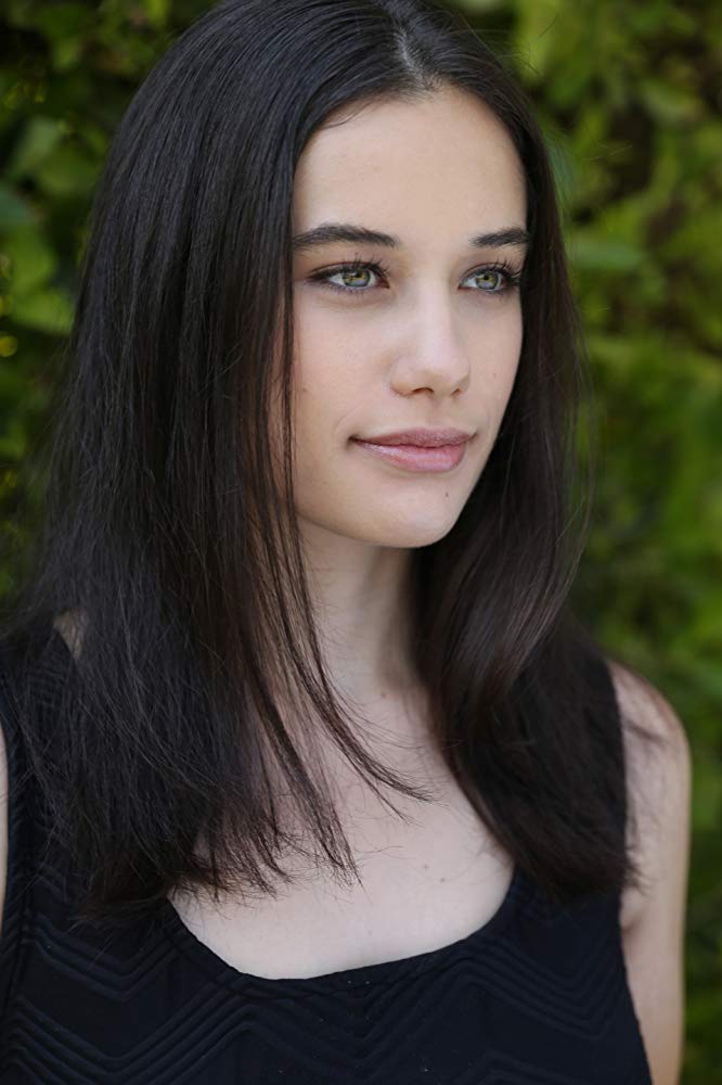 約翰屈伏塔女兒「青春期外貌似大嬸」被笑長歪！　18歲近照曝光「逆襲變空靈系女神」美翻天