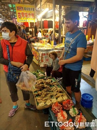 不捨送養阿公帶身邊！孝孫「13歲開始擺攤」報答養育恩　誓言「靠雙手打拚」：三餐溫飽就夠了