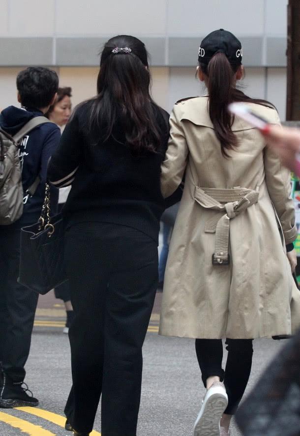 連郭富城都誇！天王嫂方媛「逛街只看不買」私下超節儉　挺5月孕肚四肢纖細如少女