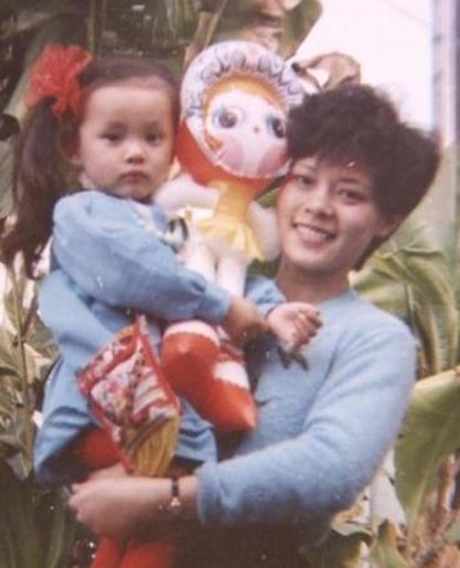 孫儷母親為女兒「一天打三份工」終生不再婚　「升格阿嬤」混血五官超逆齡