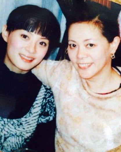 孫儷母親為女兒「一天打三份工」終生不再婚　「升格阿嬤」混血五官超逆齡
