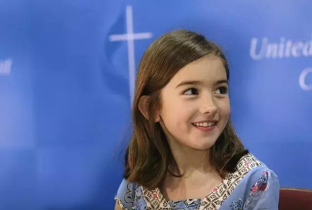 堅持初心！7歲小女孩放棄玩樂「做公益12年」，拯救了非洲近100萬人的生命