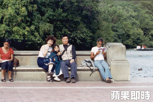 15年我很想妳！妻「救人抗SARS」離開  夫女憶往秒淚崩…哭謝「嚴凱泰相助」