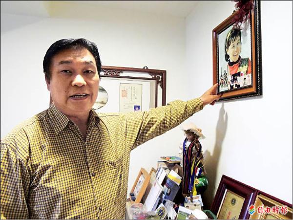 15年我很想妳！妻「救人抗SARS」離開  夫女憶往秒淚崩…哭謝「嚴凱泰相助」