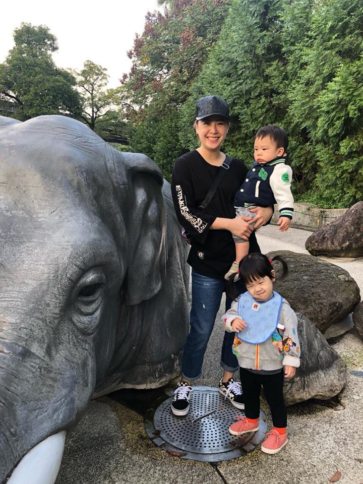 黃小柔淚憶「2歲爸媽離婚」每次見面都偷偷離開　照顧三兒女「對自己沒自信」差點崩潰