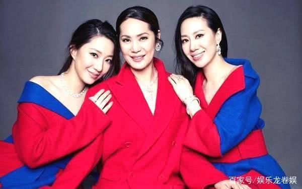甄子丹拍全家福「一家都高顏值」　60歲岳母「長腿若隱若現」凍齡有術美翻天