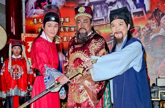 包青天演員現況!金超群退休、展召帥度不減「躍升億萬富翁」唯有他「70歲仍然未婚」