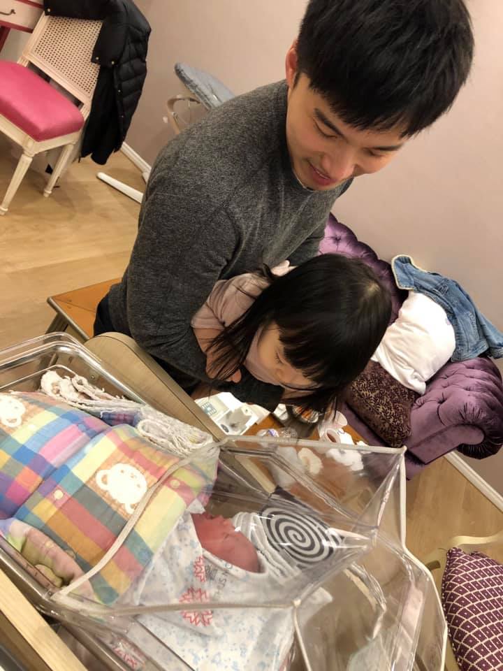 愛妻男人！阿緯年收破億「婚後上繳財政大權」　分工家事「婚前誓言」逐一兌現