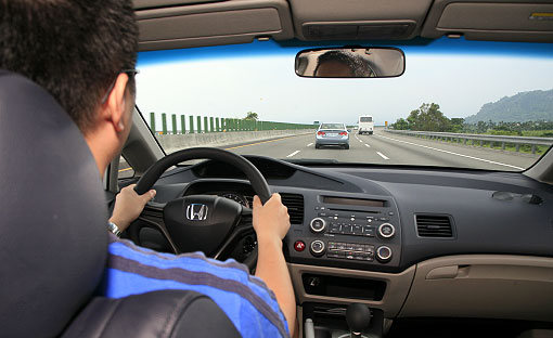 好心給雷親!她專程把「撿到的手機」送還給失主 隔天卻收到「法院寄來的信」傻眼:新詐騙方式?