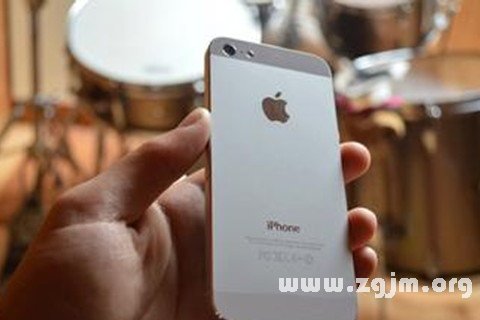 好心給雷親!她專程把「撿到的手機」送還給失主 隔天卻收到「法院寄來的信」傻眼:新詐騙方式?