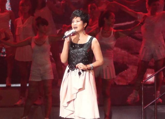 她22歲成名卻「在巔峰為愛淡出」 後與老外相戀「遭騙3000萬」如今40歲嫁小13歲男友