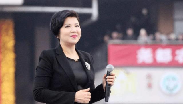 她22歲成名卻「在巔峰為愛淡出」 後與老外相戀「遭騙3000萬」如今40歲嫁小13歲男友