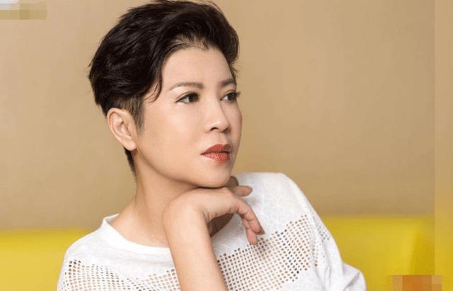 她22歲成名卻「在巔峰為愛淡出」 後與老外相戀「遭騙3000萬」如今40歲嫁小13歲男友