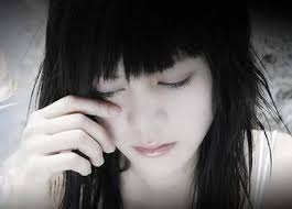 丈夫意外走了老婆想把「9歲繼子送走」！無意間翻到孩子的「一篇日記」讓她改變主意