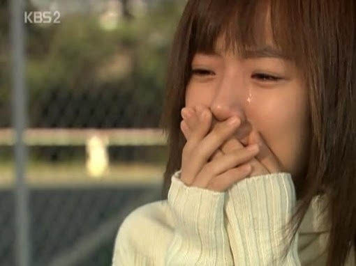 丈夫意外走了老婆想把「9歲繼子送走」！無意間翻到孩子的「一篇日記」讓她改變主意