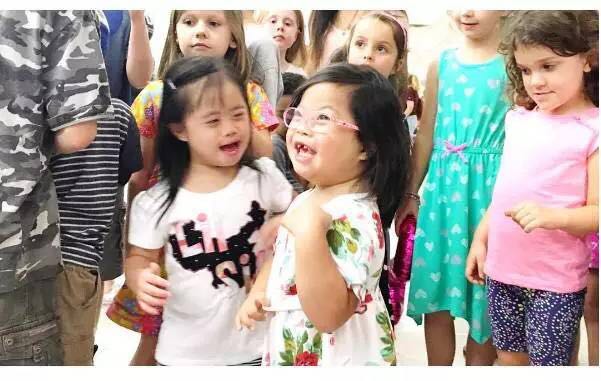美國夫妻領養5歲唐寶寶！ 一家七口用愛守護  她從「唐氏棄兒→美國小網紅」母淚喊：別輕易放棄
