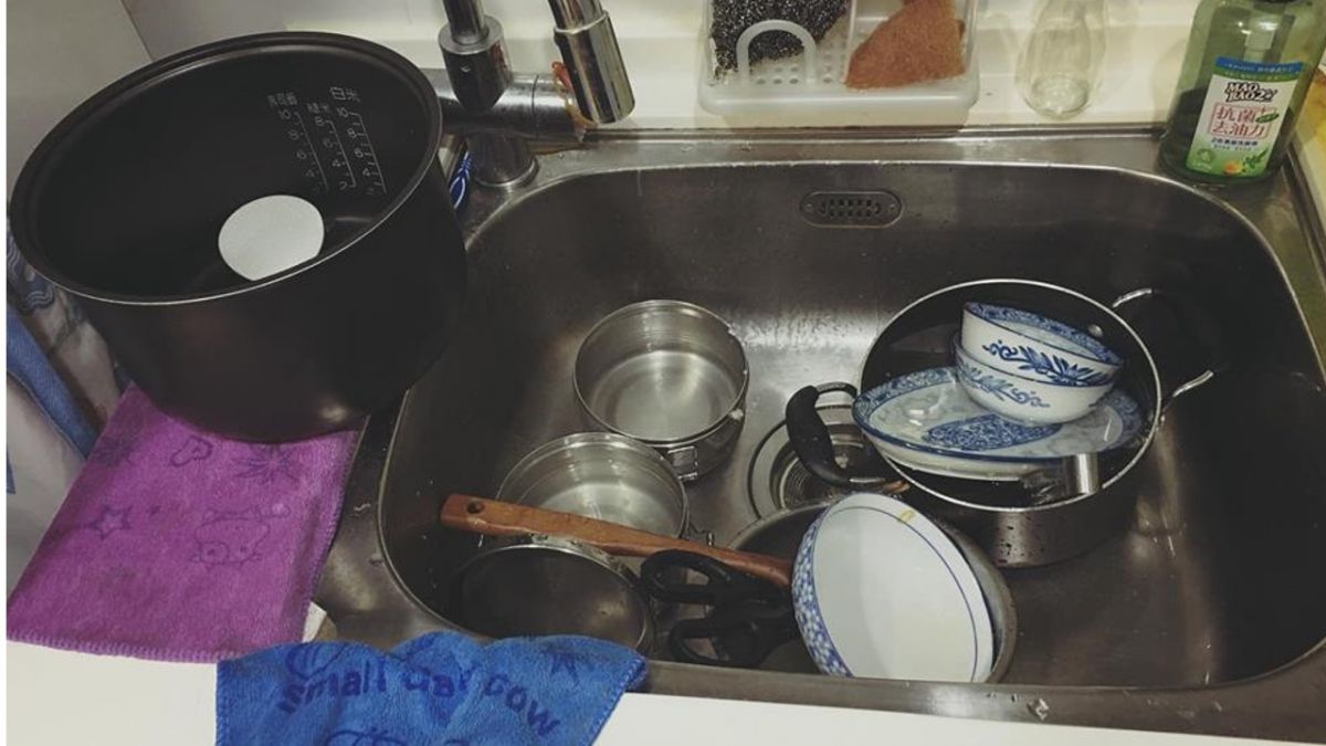 廚房一傳來水聲「老公丟下電動大吼」：給我放著！老婆笑翻PO網「他怕我偷偷來」暖哭網友：嫁對人