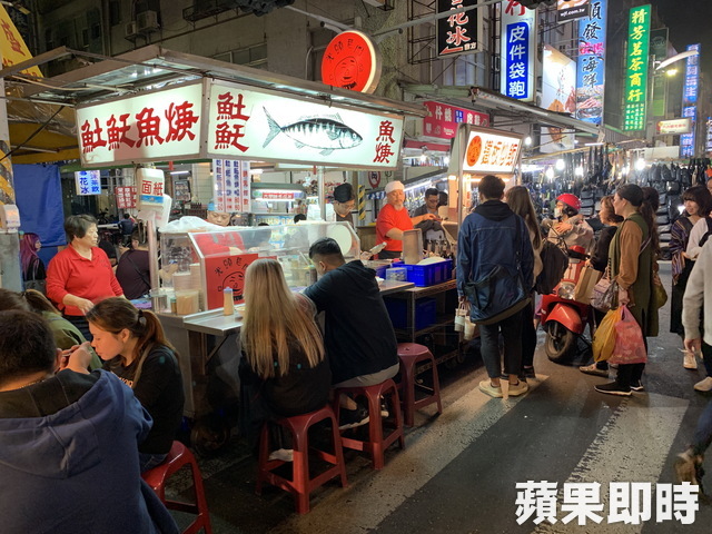 有人潮就漲價？高雄兩大夜市驚傳「小吃停車費雙漲」　觀光客失望「最高貴5成」市政府回應了