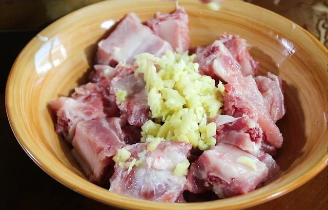 排骨好吃有訣竅「不炒不燉不油炸」簡單一做，好吃停不下來