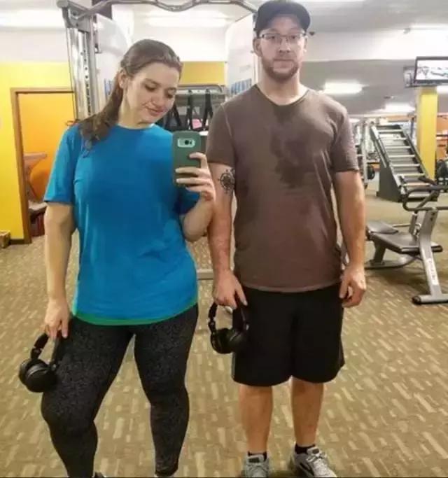 她曾因身材遭前男友嫌「龐然大物」！遇真愛陪同「兩年狂減100公斤」幸福樣貌美翻天