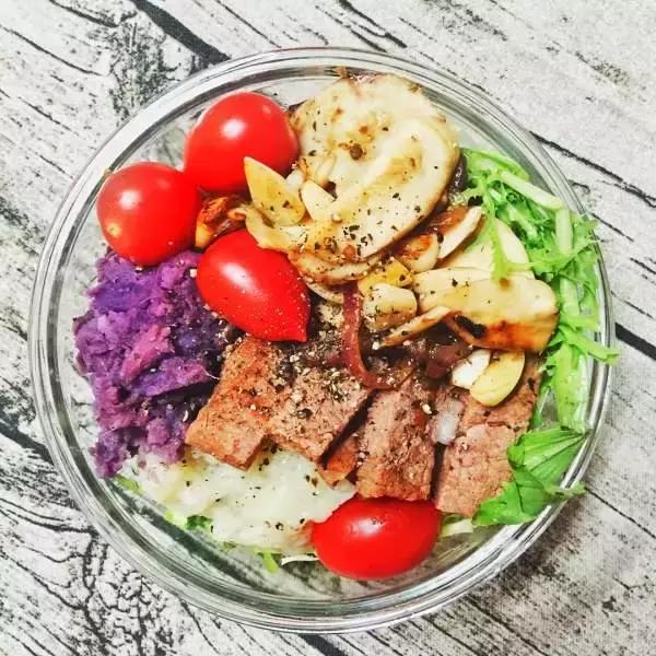 她曾因身材遭前男友嫌「龐然大物」！遇真愛陪同「兩年狂減100公斤」幸福樣貌美翻天