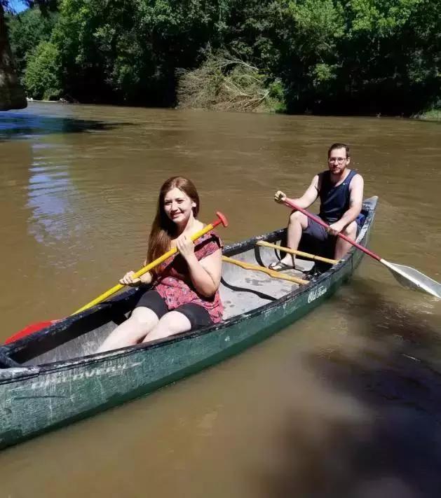 她曾因身材遭前男友嫌「龐然大物」！遇真愛陪同「兩年狂減100公斤」幸福樣貌美翻天