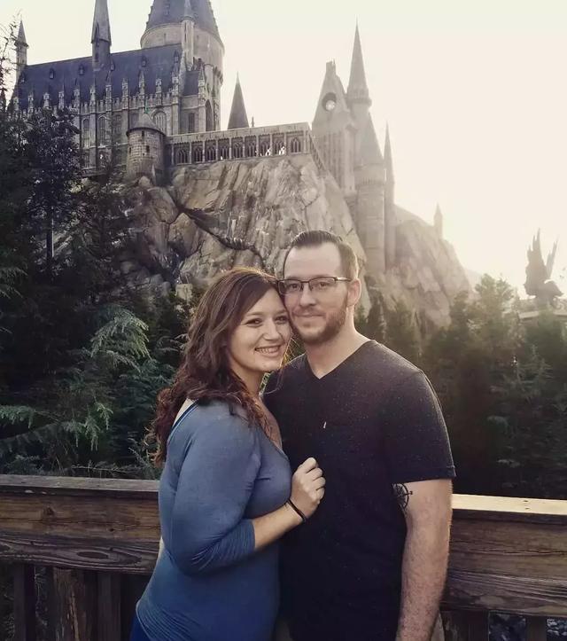 她曾因身材遭前男友嫌「龐然大物」！遇真愛陪同「兩年狂減100公斤」幸福樣貌美翻天