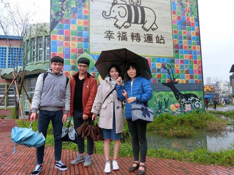 爸爸走了...媽媽獨自「扶養3孩子與爺奶」！孝順三姊弟每日苦讀8小時「法律雙科及第」揚眉吐氣