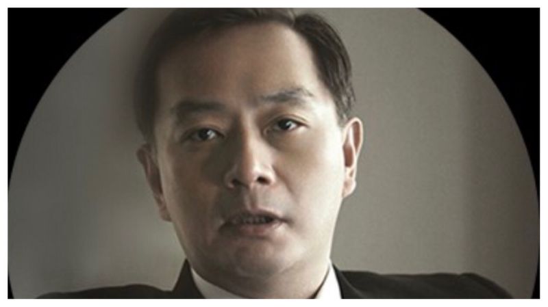 嚴凱泰低調悄悄下葬！入土為安「長眠於父母身旁」孝心感人　白綾帝王帳眾人不捨雨中送行