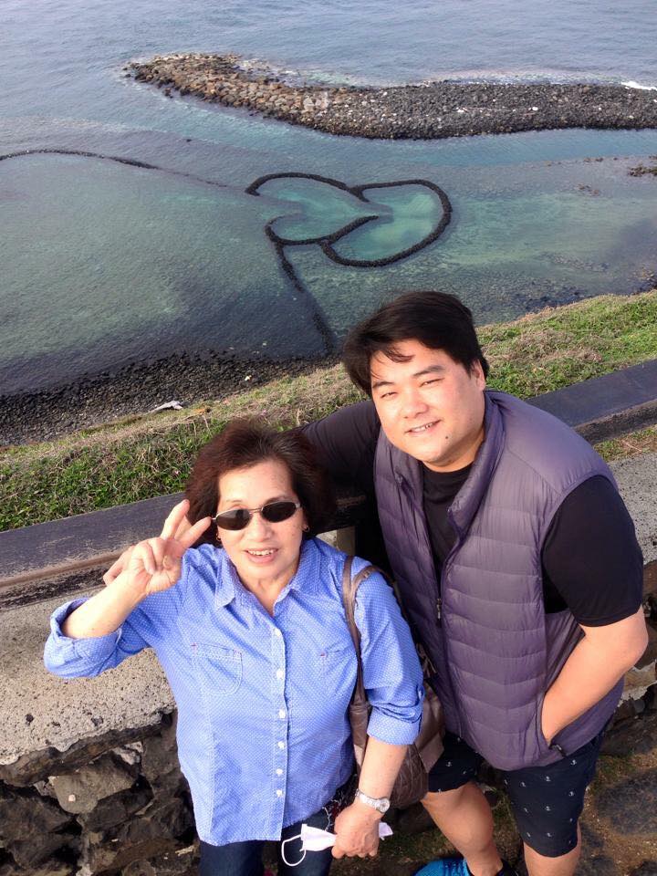 名師呂捷曾「當小混混」一事無成…因「媽媽一滴眼淚」打拚成狀元！6天花10萬大哥甘之如飴