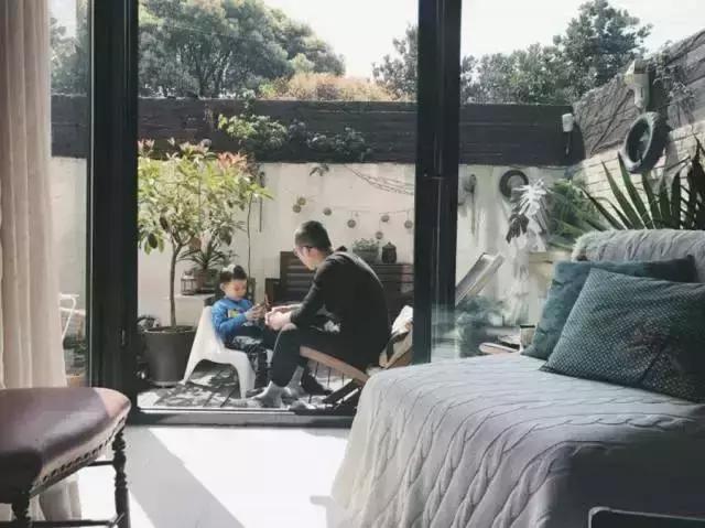 沒人看好的「陳年老房破院」！她只「用了一招」一家3口住成陽光別墅