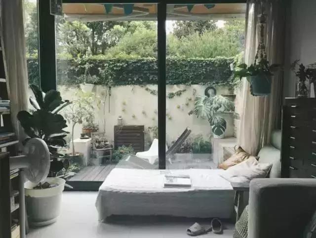 沒人看好的「陳年老房破院」！她只「用了一招」一家3口住成陽光別墅