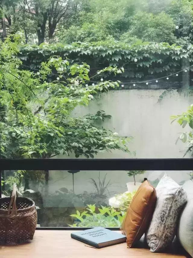 沒人看好的「陳年老房破院」！她只「用了一招」一家3口住成陽光別墅