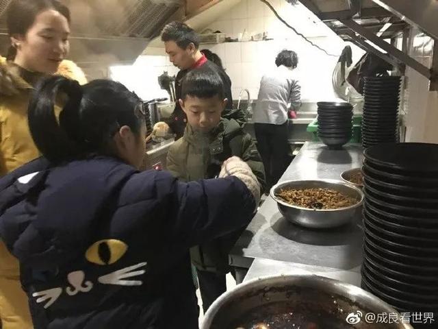 只要你有困難就能免費吃！跨越國界闖入戰火「5年送出 6 萬碗麵」他的離去讓大家哭了