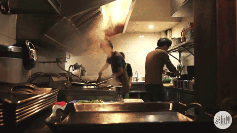 只要你有困難就能免費吃！跨越國界闖入戰火「5年送出 6 萬碗麵」他的離去讓大家哭了