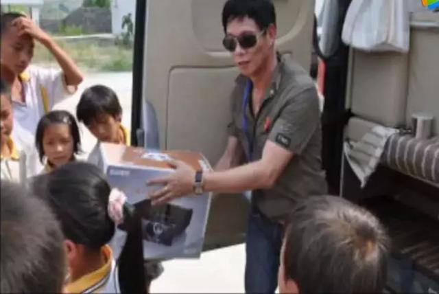 只要你有困難就能免費吃！跨越國界闖入戰火「5年送出 6 萬碗麵」他的離去讓大家哭了