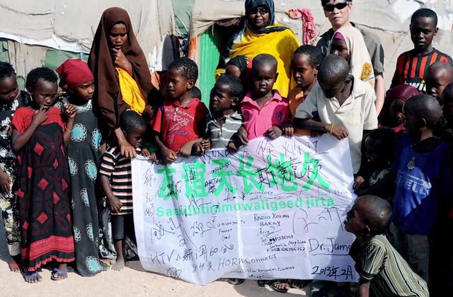 只要你有困難就能免費吃！跨越國界闖入戰火「5年送出 6 萬碗麵」他的離去讓大家哭了