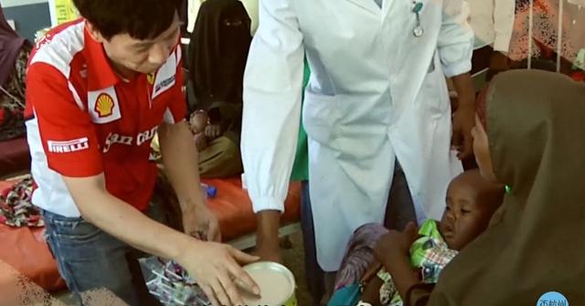 只要你有困難就能免費吃！跨越國界闖入戰火「5年送出 6 萬碗麵」他的離去讓大家哭了