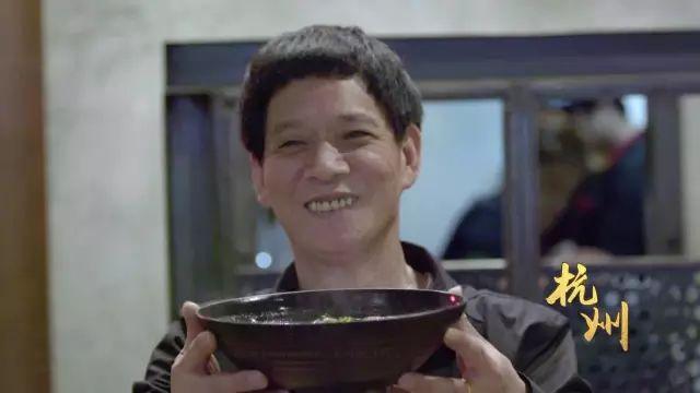 只要你有困難就能免費吃！跨越國界闖入戰火「5年送出 6 萬碗麵」他的離去讓大家哭了