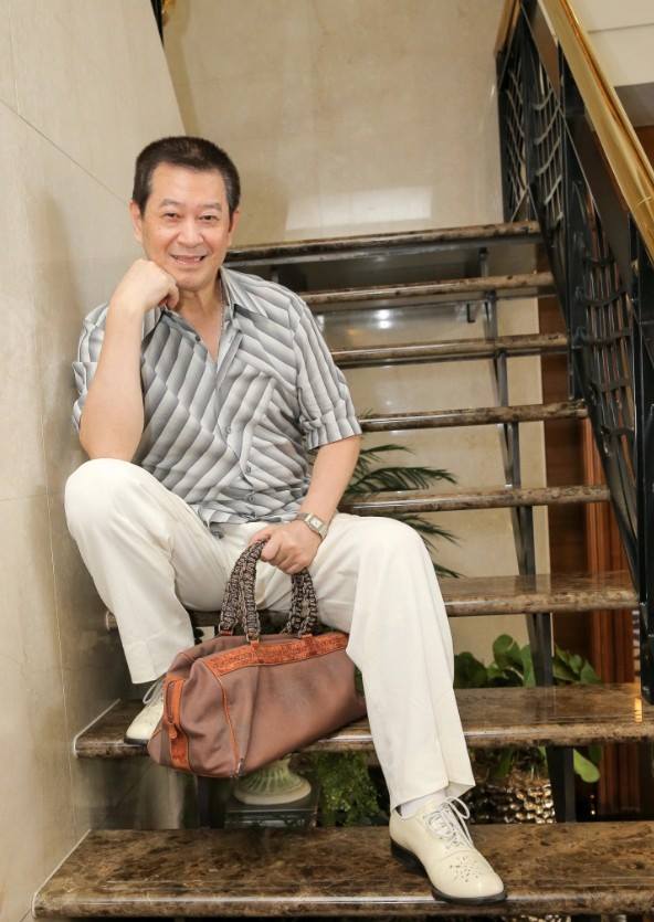 62歲歌王淚訴「摯愛的她過世」　拉著手「留下痛心遺言」　