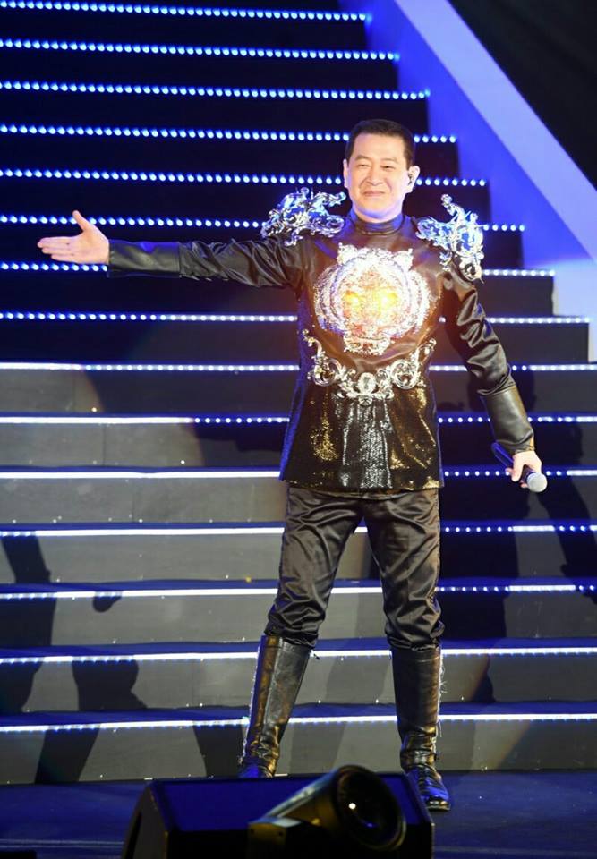 62歲歌王淚訴「摯愛的她過世」　拉著手「留下痛心遺言」　