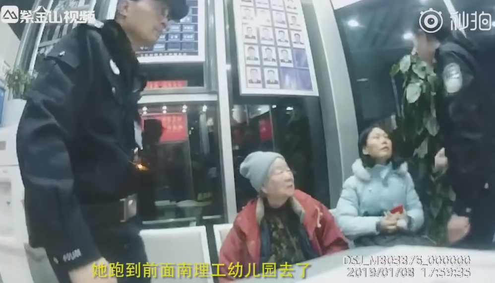 永遠不會忘記愛你！失智奶奶到幼稚園接女兒　她現身淚崩：「媽我30年前就畢業了」結局逼哭眾人