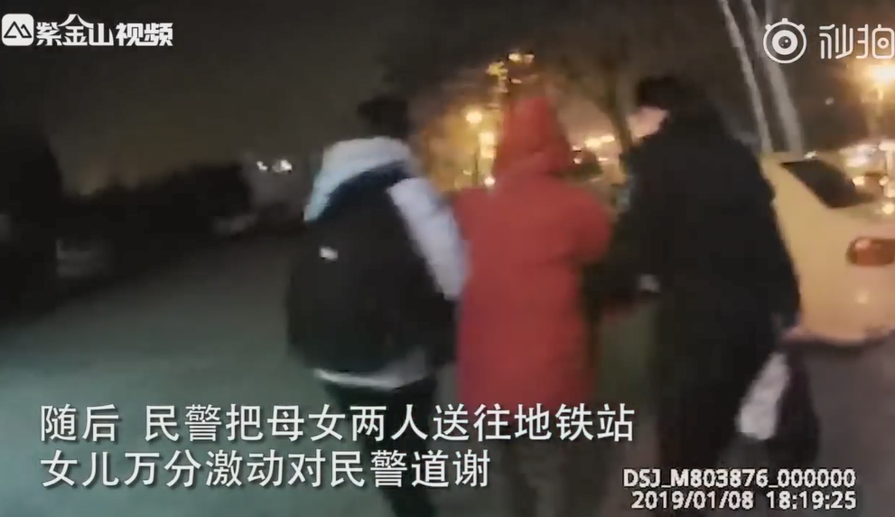 永遠不會忘記愛你！失智奶奶到幼稚園接女兒　她現身淚崩：「媽我30年前就畢業了」結局逼哭眾人