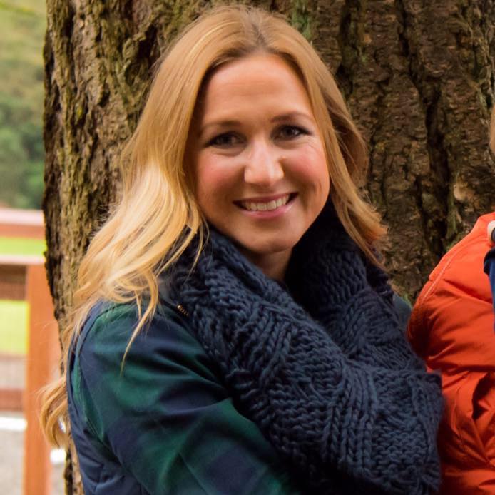 領養兒子隔年「她再度領養小女孩」！一翻醫院資料「發現超驚人巧合」秒驚呆：這一定是命中注定