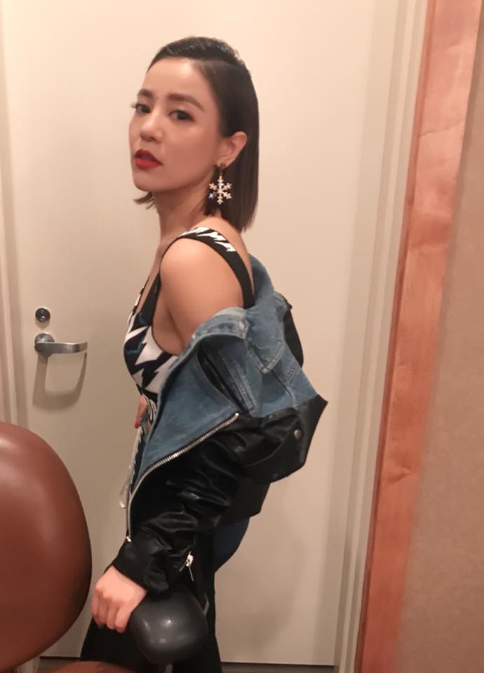 從L→XS號！鐵肺歌后丁噹「出道前是桌球選手」超壯　狂甩25kg「大秀泳裝照辣翻」：千萬別節食